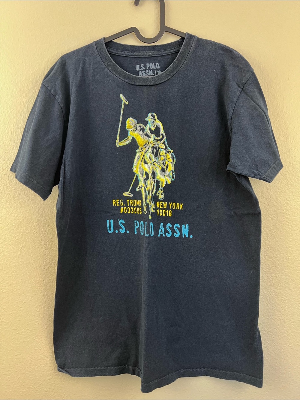 U.S. Polo ASSN Men's Grey W/ Yellow Lettering Short Sleeve T Shirt Size M